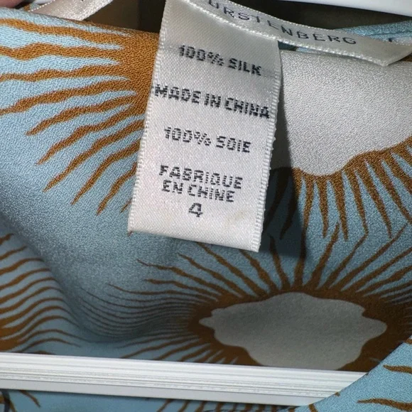 Diane Von Furstenberg Elissa printed drape silk blouse - Picture 3 of 11